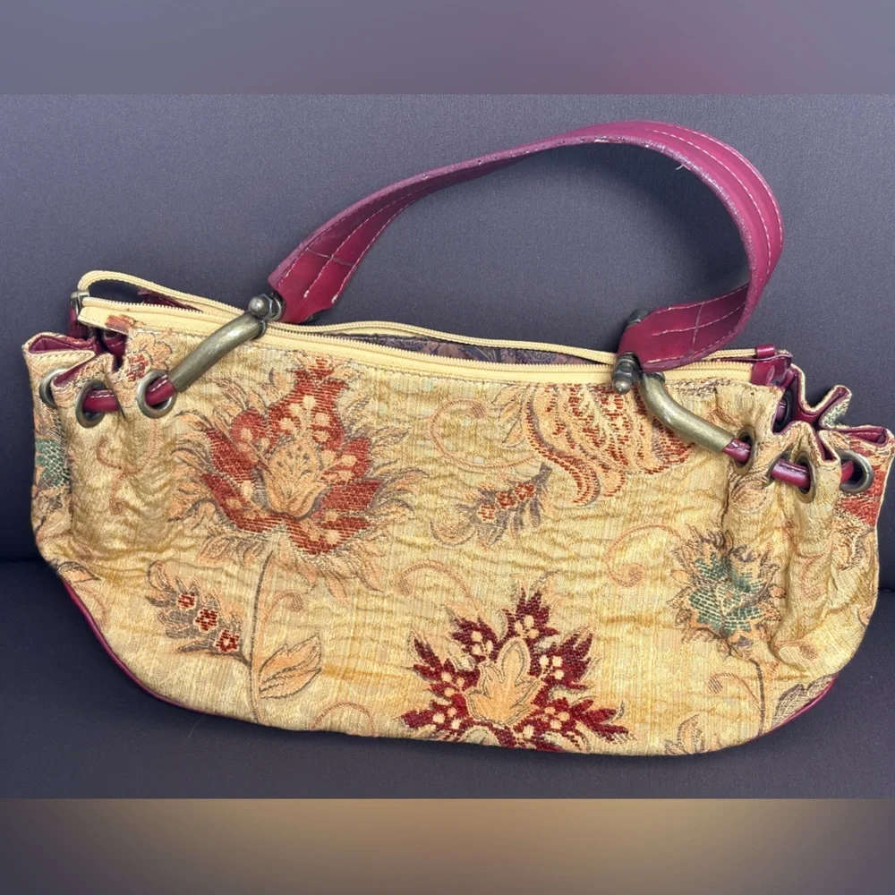 *Maxx New York VINTAGE Tapestry hobo